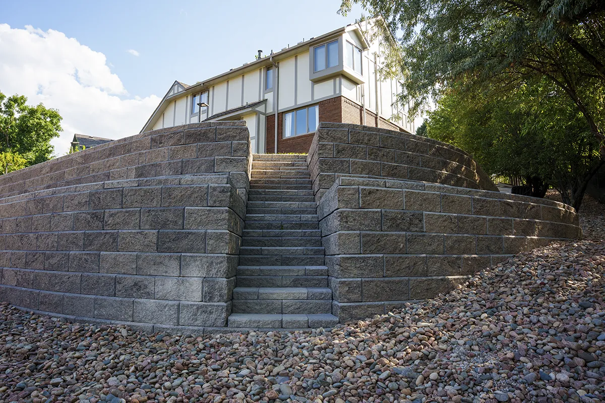 Keystone retaining wall blocks installation in Colorado (1)